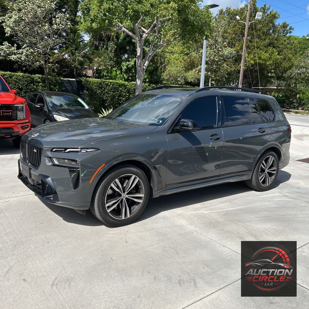 2023 BMW X7 M60i