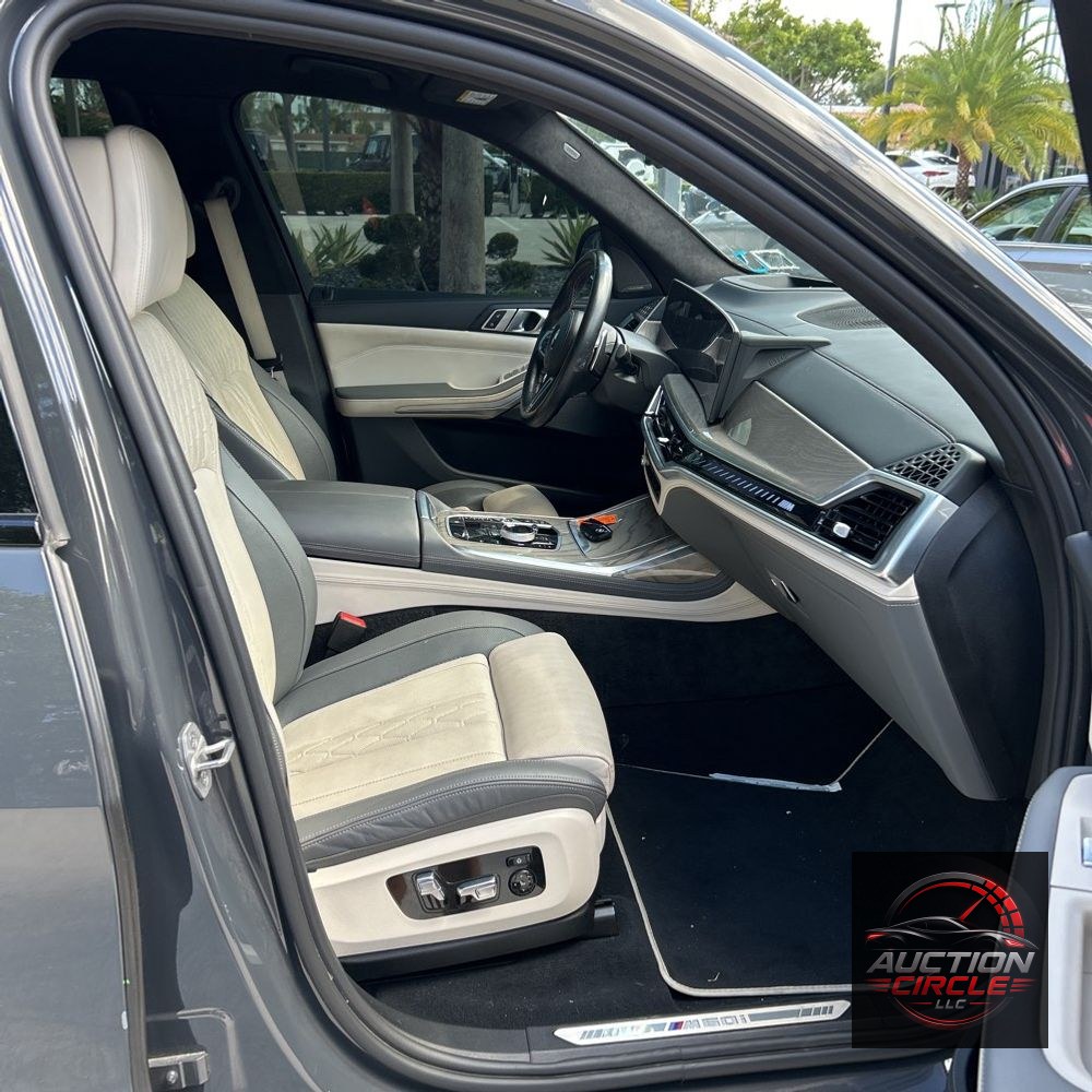 2023 BMW X7 M60i