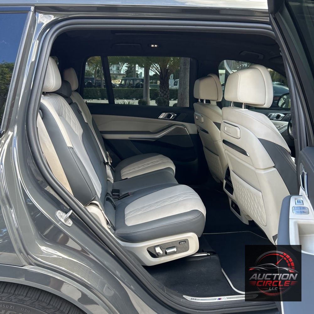2023 BMW X7 M60i