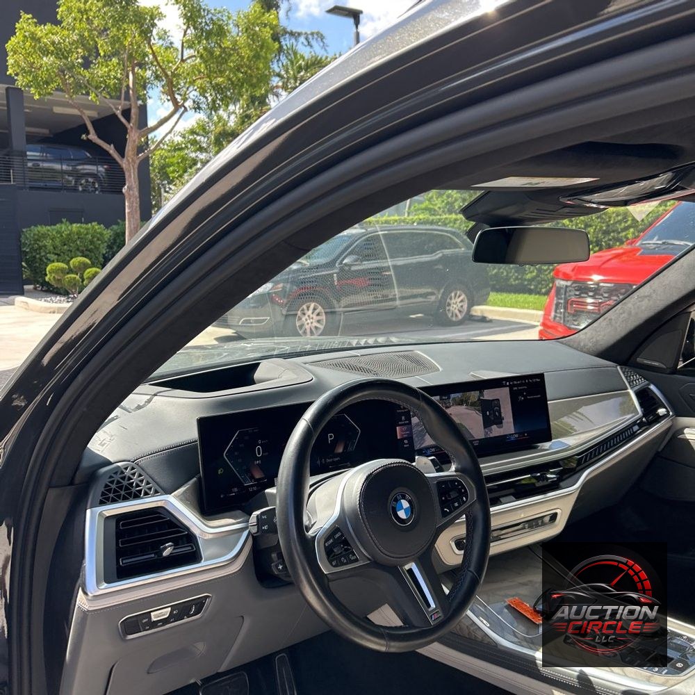 2023 BMW X7 M60i