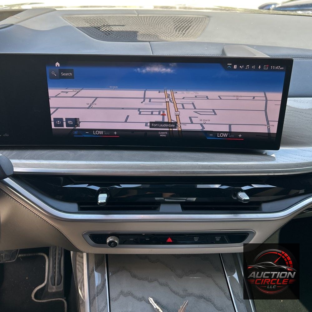 2023 BMW X7 M60i