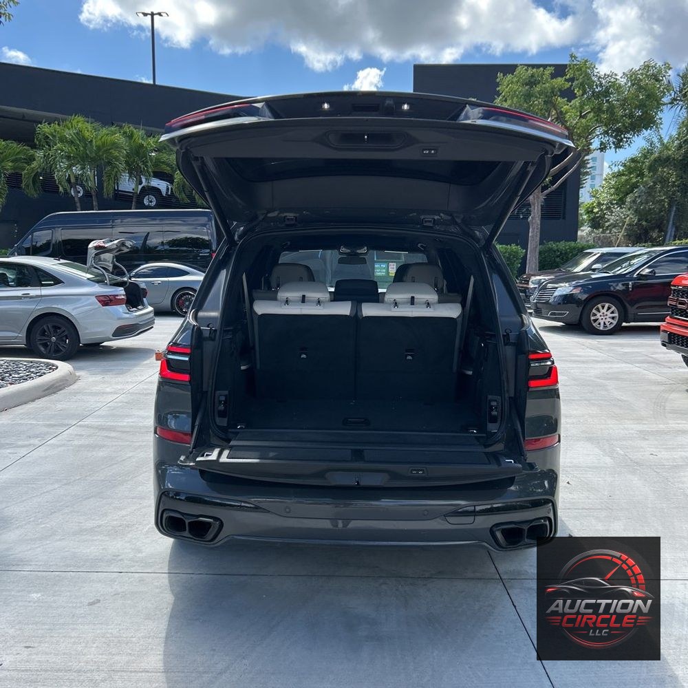 2023 BMW X7 M60i