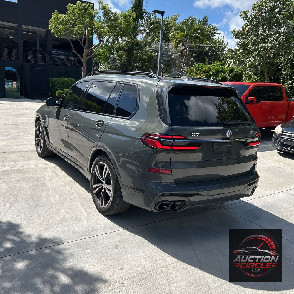 2023 BMW X7 M60i