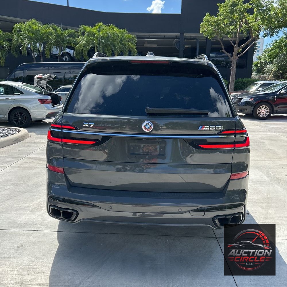 2023 BMW X7 M60i