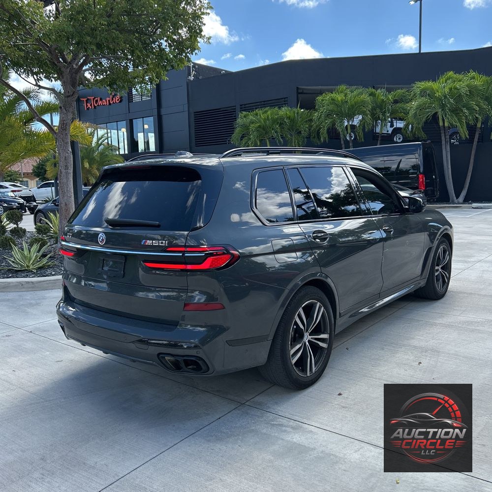 2023 BMW X7 M60i