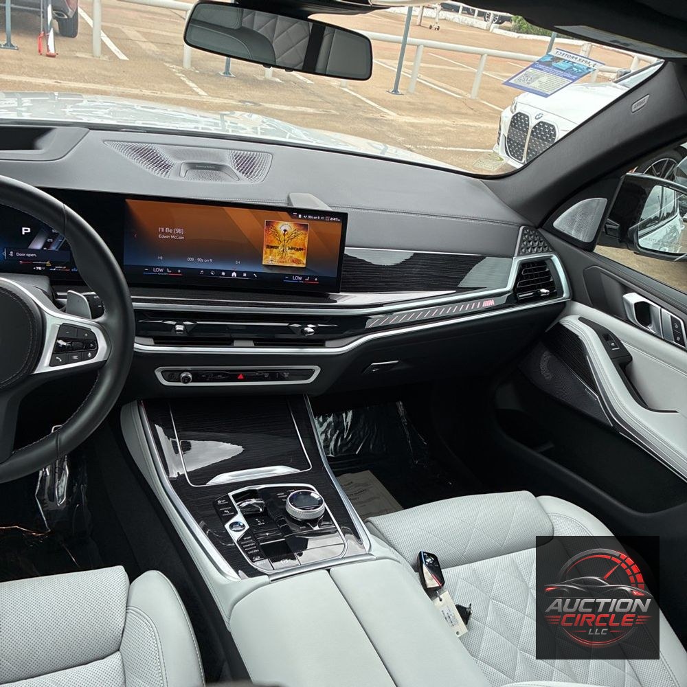2025 BMW X5 M60i