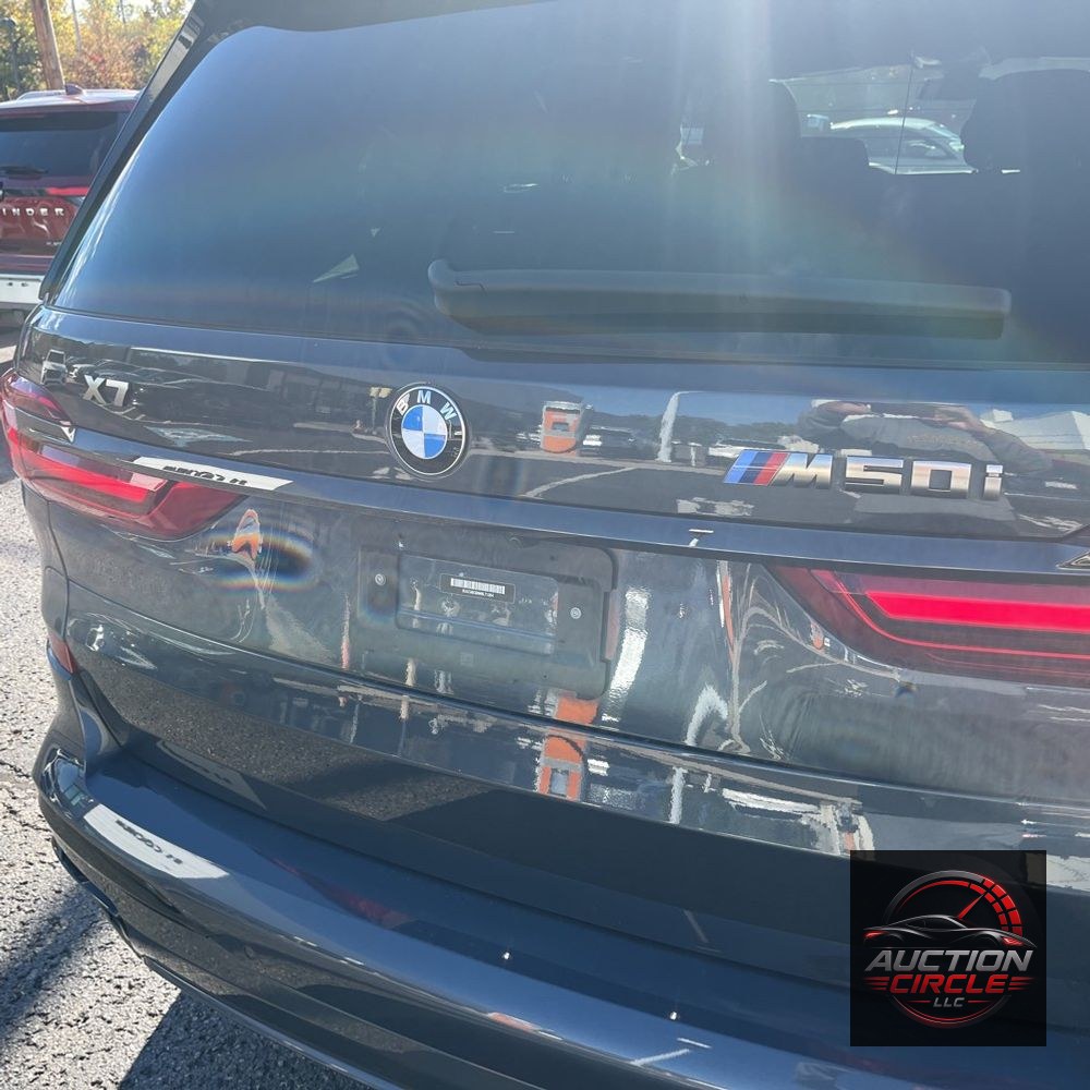 2022 BMW X7 M50i