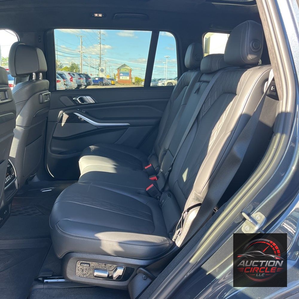 2022 BMW X7 M50i