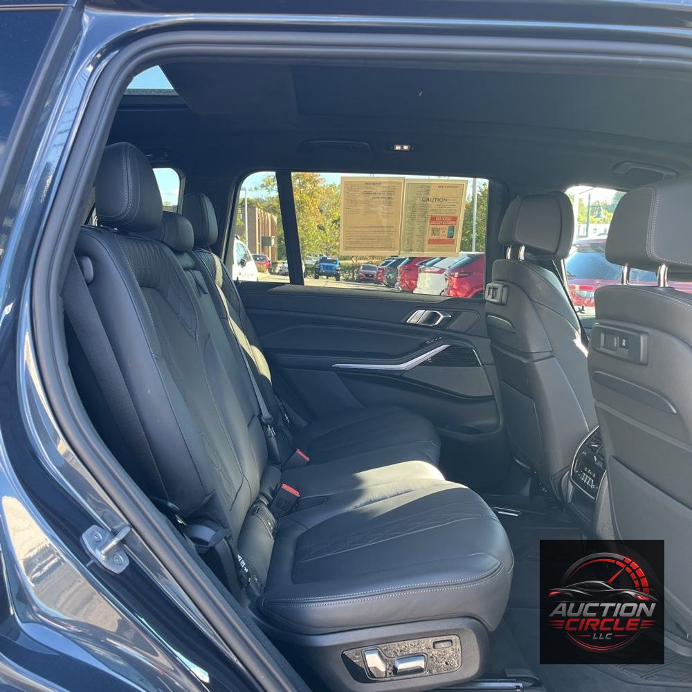 2022 BMW X7 M50i