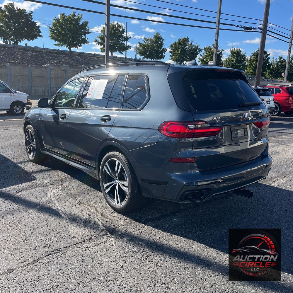 2022 BMW X7 M50i