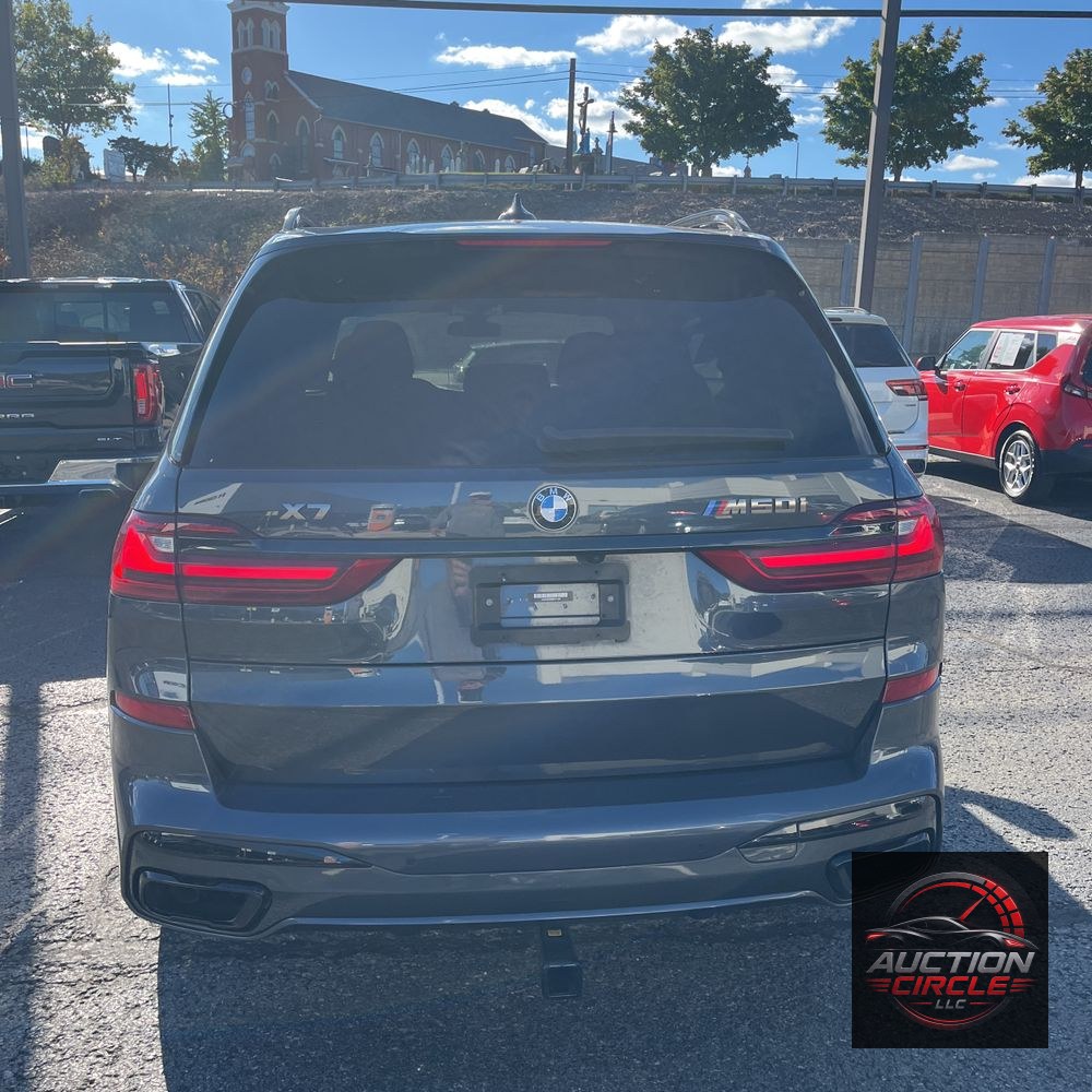 2022 BMW X7 M50i