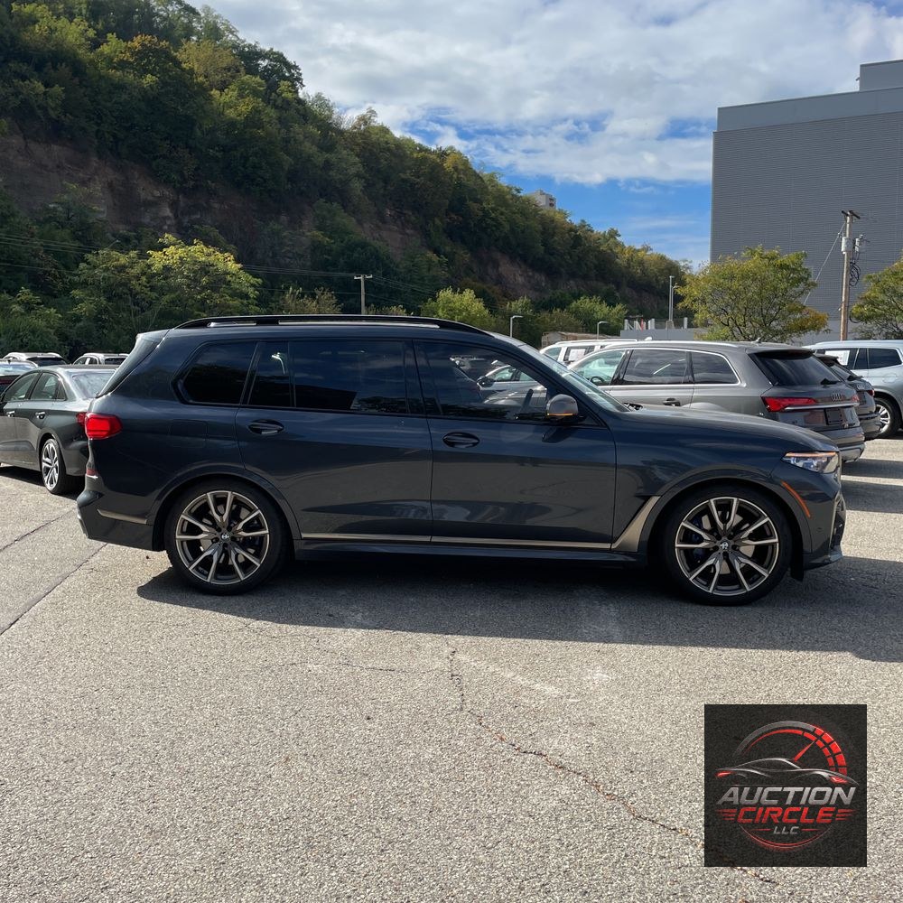 2022 BMW X7 M50i