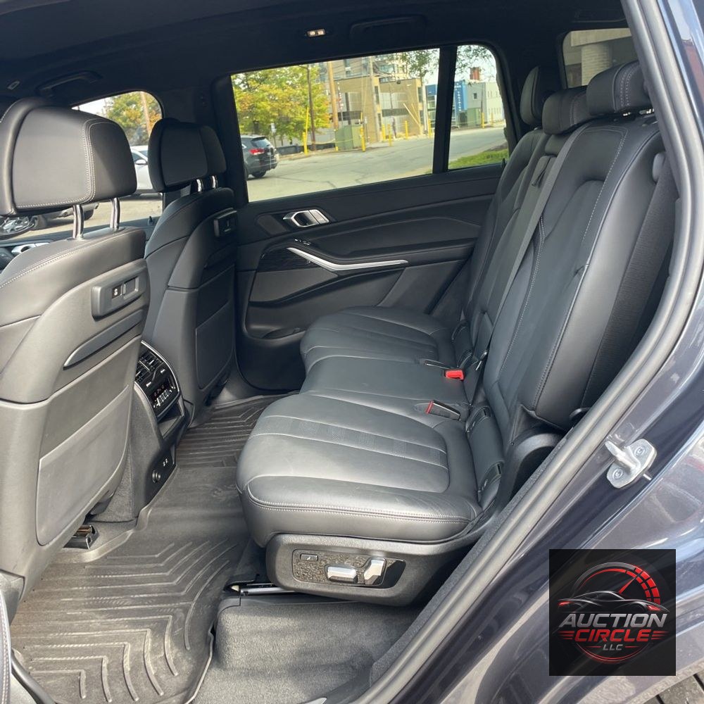 2022 BMW X7 M50i