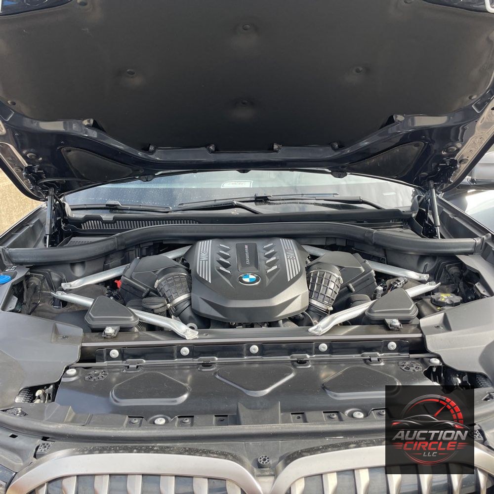 2022 BMW X7 M50i