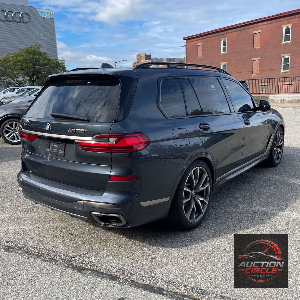 2022 BMW X7 M50i
