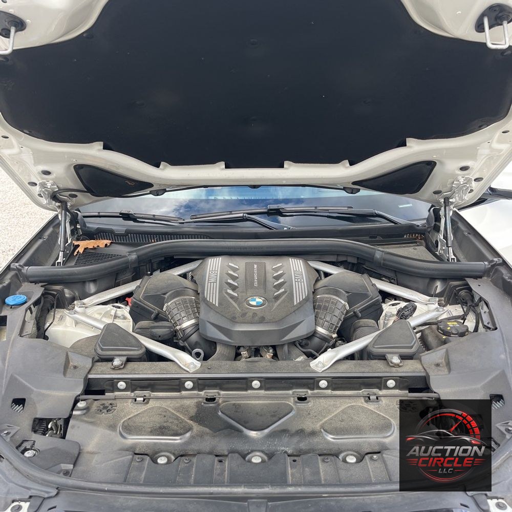 2022 BMW X5 M50i