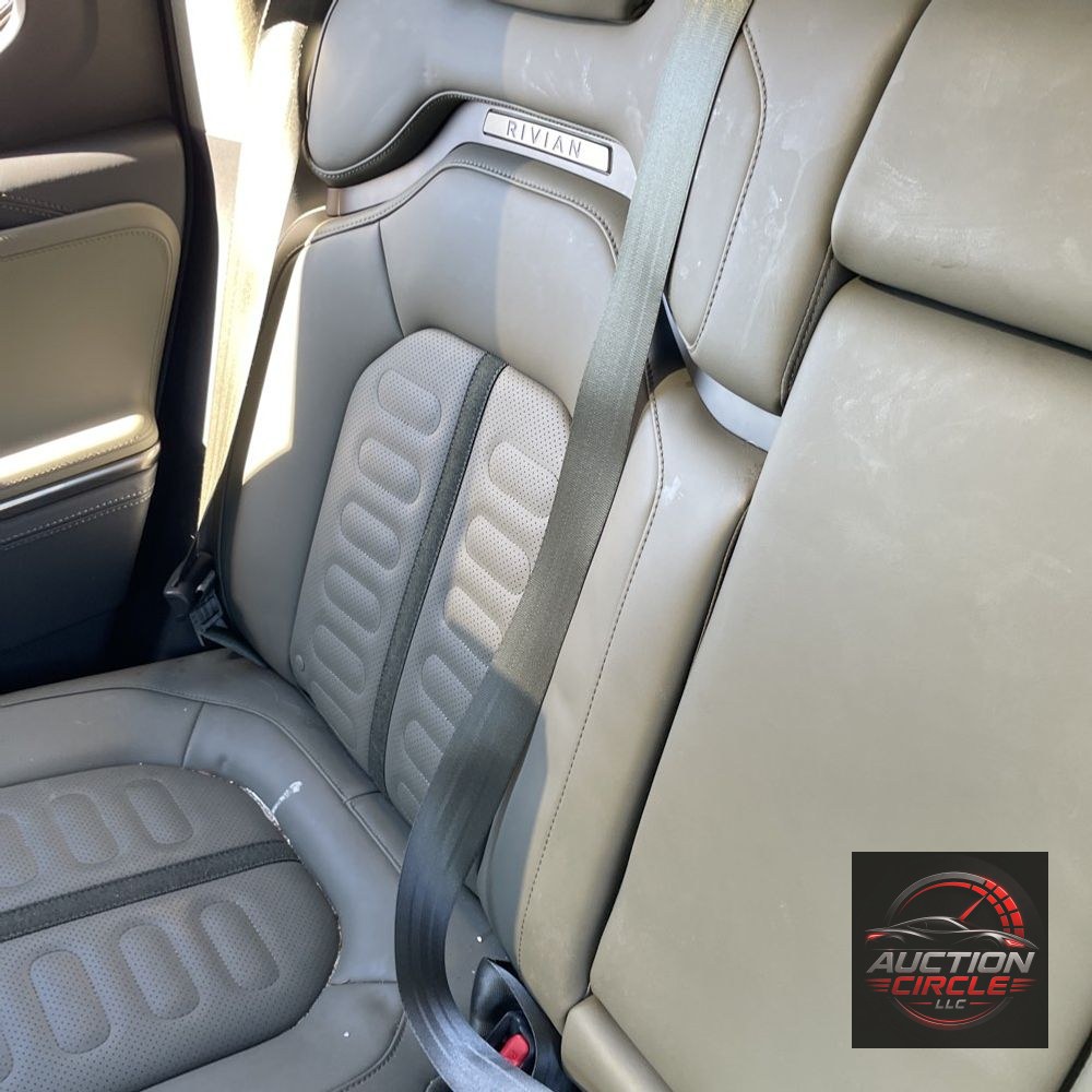 2024 Rivian R1T Adventure Dual-Motor