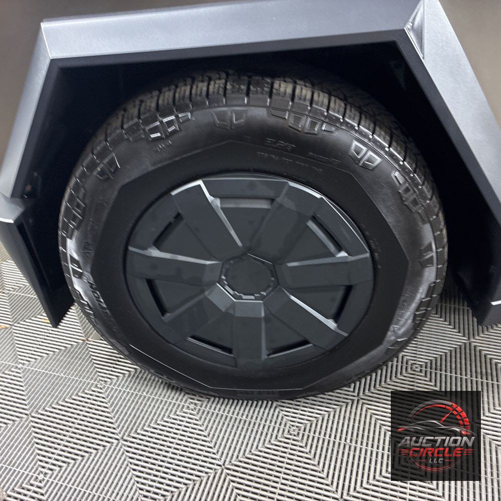 2025 Tesla Cybertruck Base