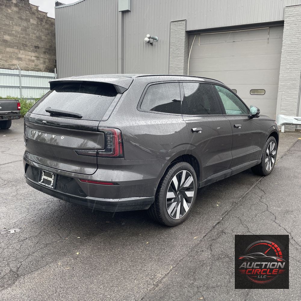 2025 Volvo EX90 Plus