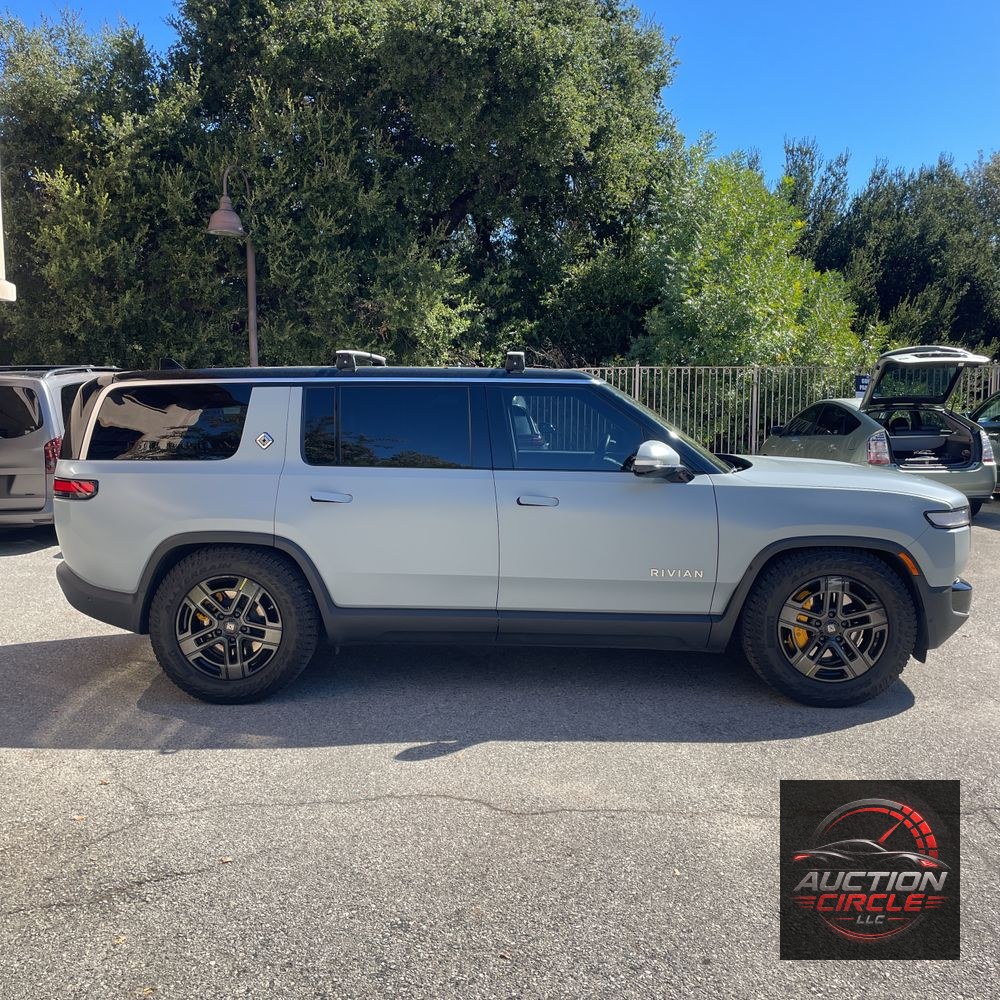 2023 Rivian R1S Adventure Quad-Motor