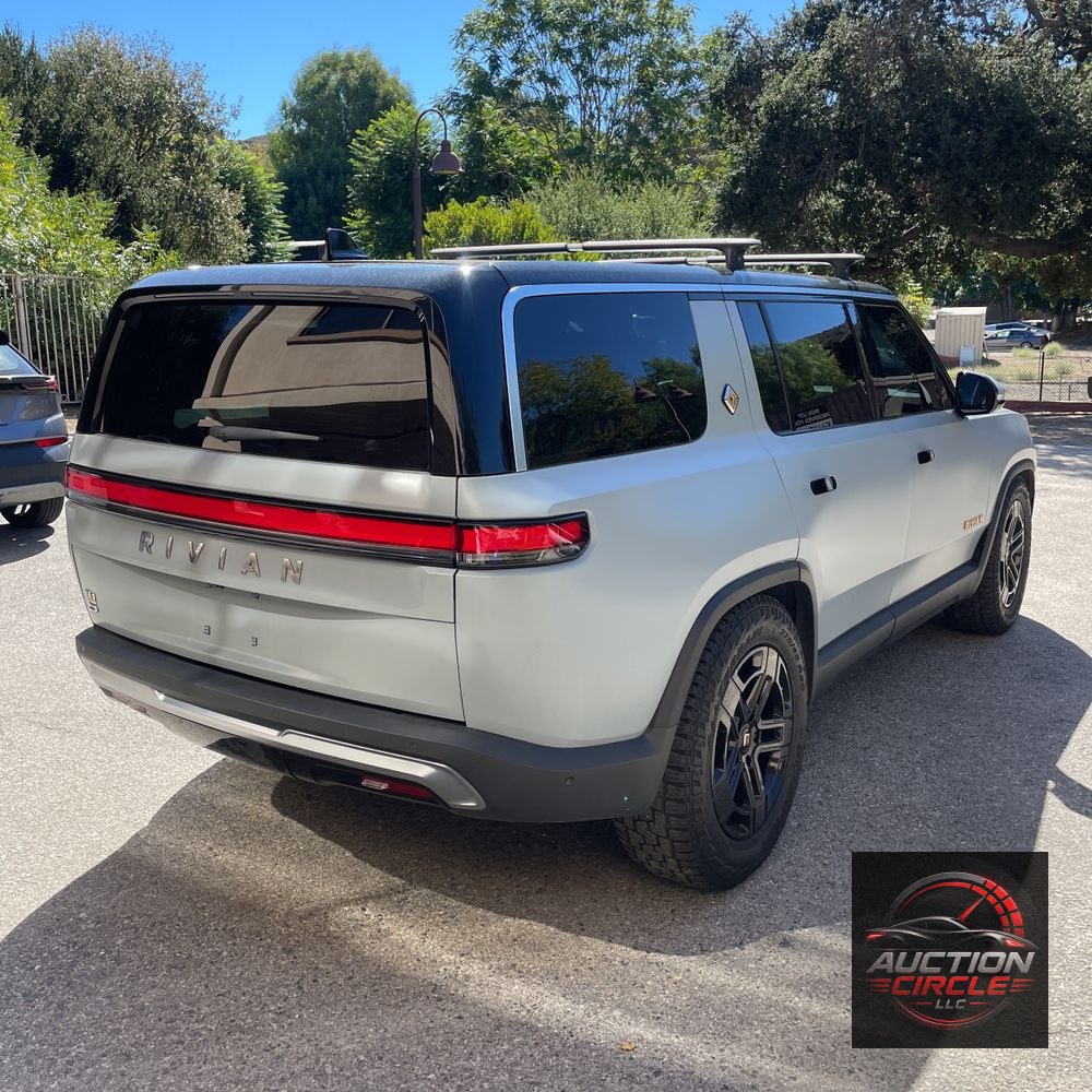 2023 Rivian R1S Adventure Quad-Motor