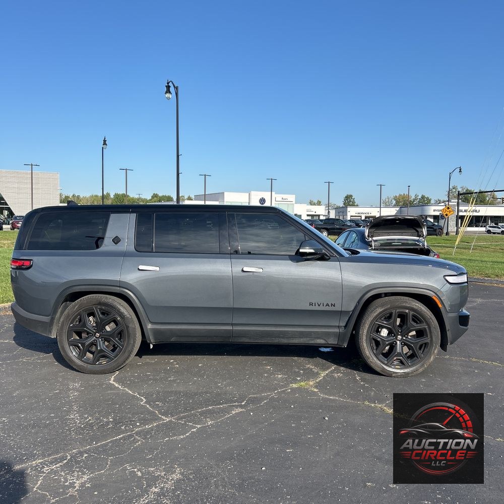 2024 Rivian R1S Adventure Dual-Motor