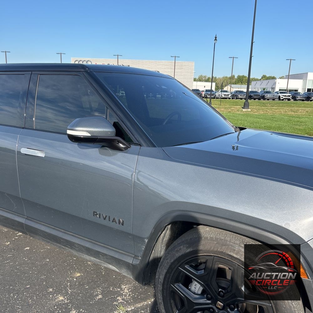 2024 Rivian R1S Adventure Dual-Motor
