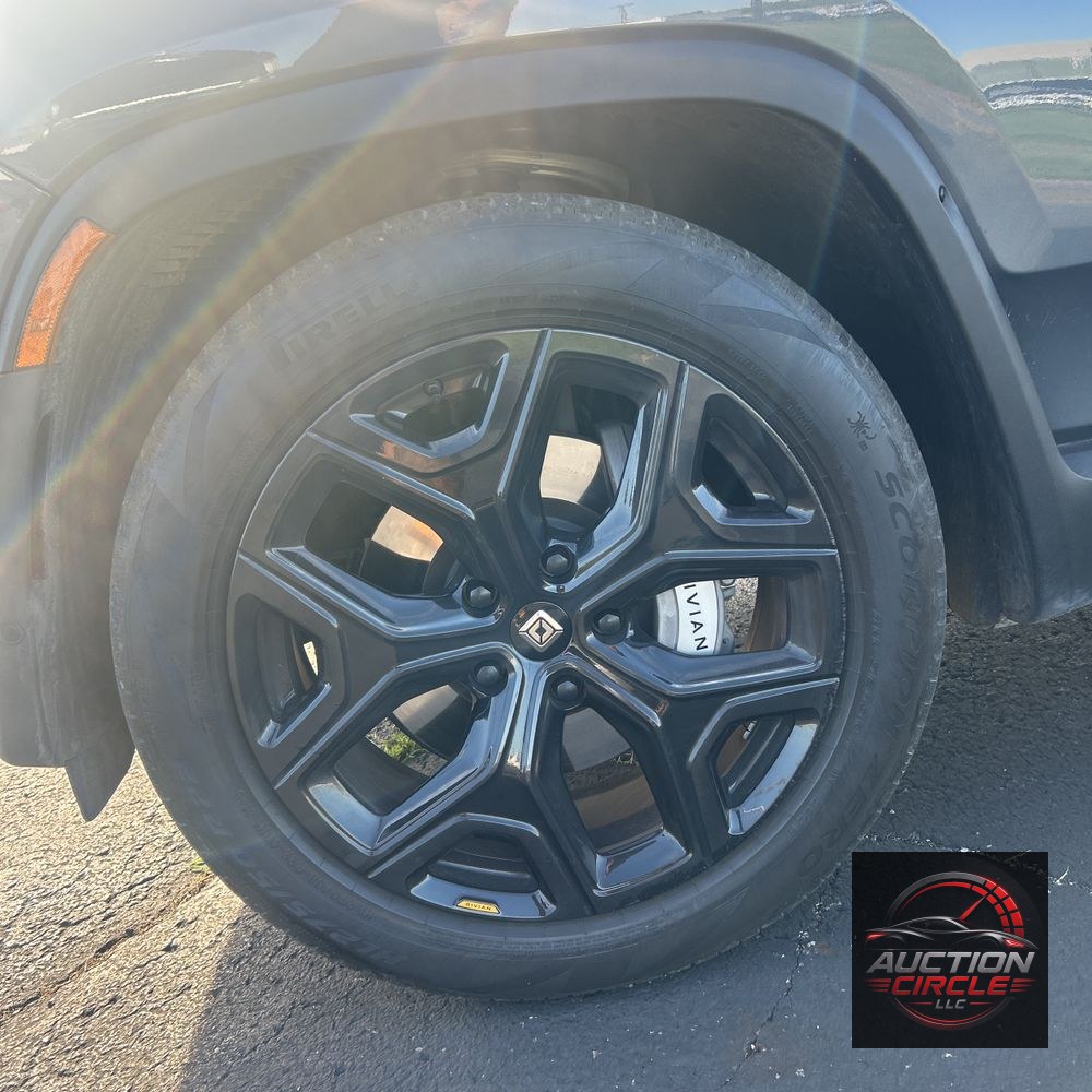2024 Rivian R1S Adventure Dual-Motor