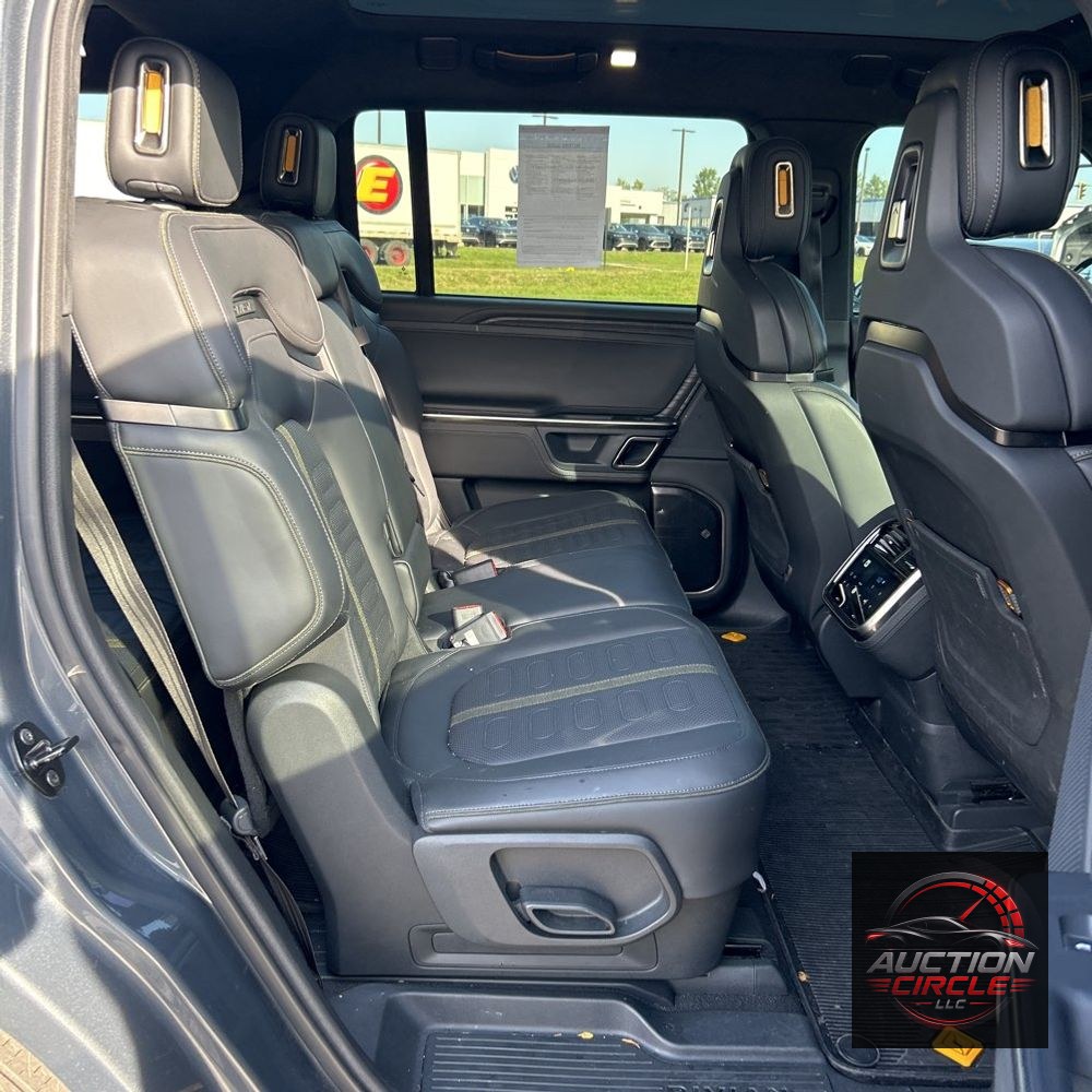 2024 Rivian R1S Adventure Dual-Motor