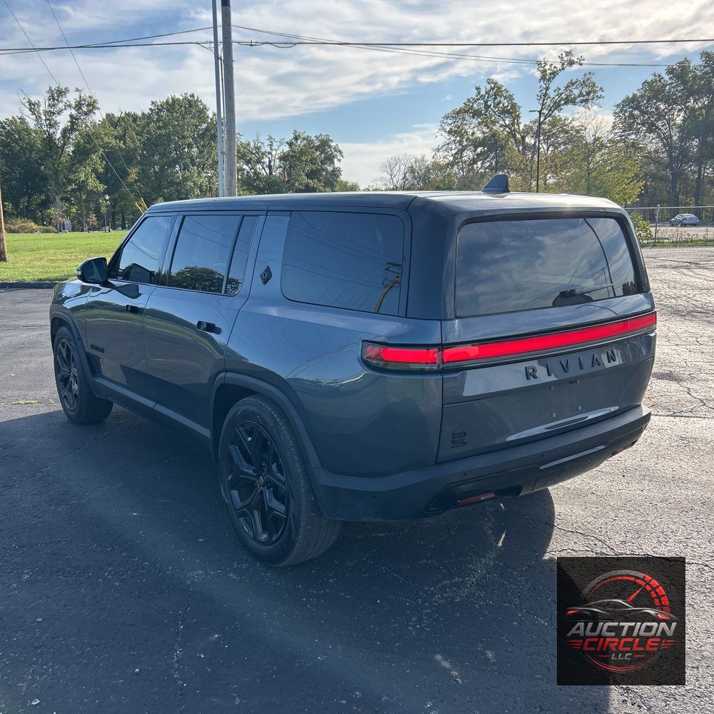 2024 Rivian R1S Adventure Dual-Motor