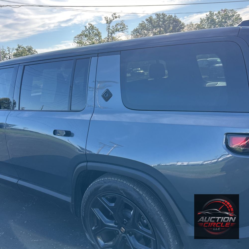 2024 Rivian R1S Adventure Dual-Motor