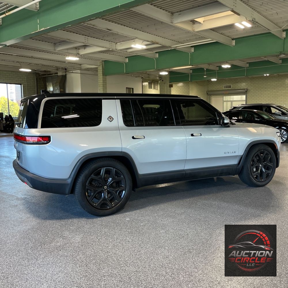 2024 Rivian R1S Adventure Dual-Motor