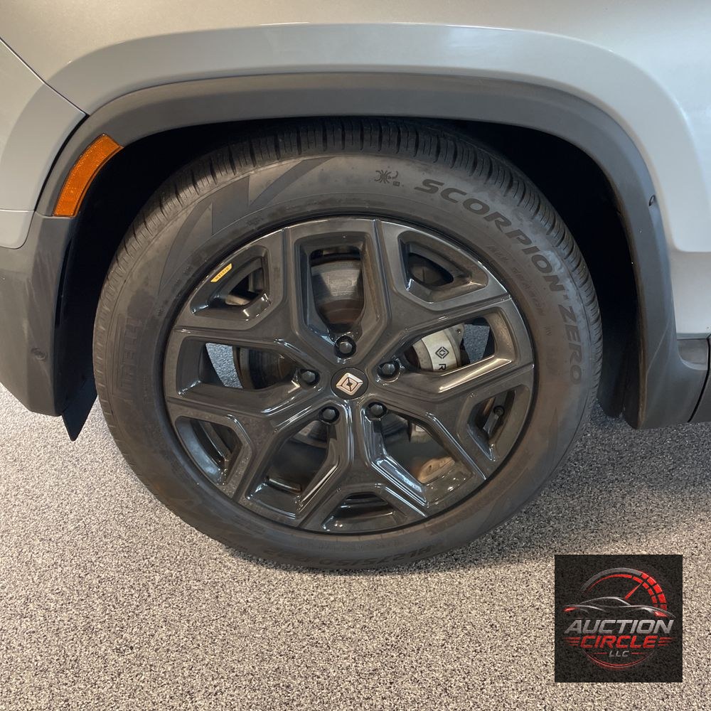 2024 Rivian R1S Adventure Dual-Motor