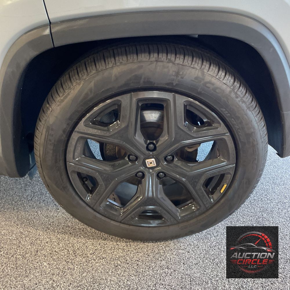 2024 Rivian R1S Adventure Dual-Motor