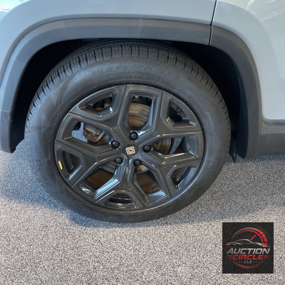 2024 Rivian R1S Adventure Dual-Motor