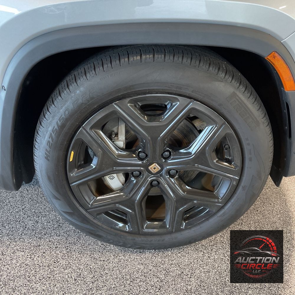 2024 Rivian R1S Adventure Dual-Motor