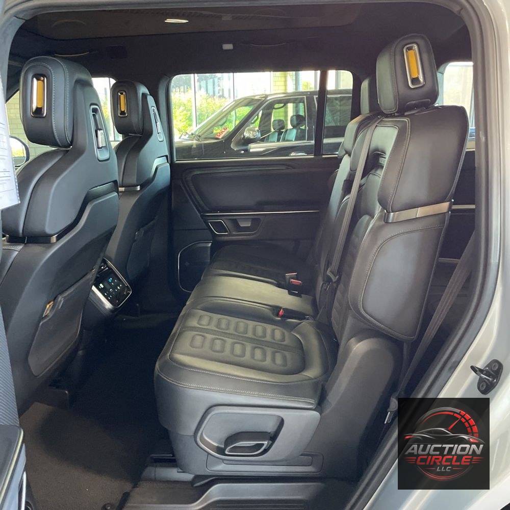 2024 Rivian R1S Adventure Dual-Motor