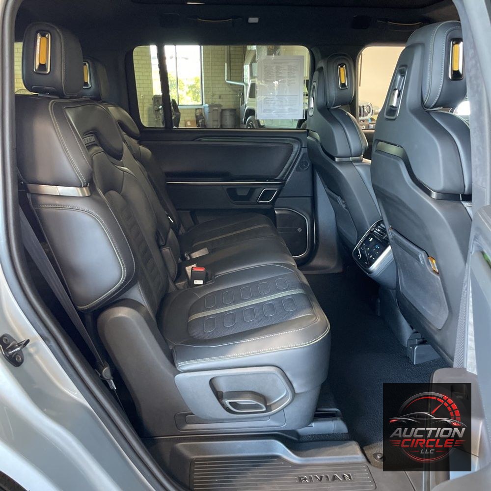 2024 Rivian R1S Adventure Dual-Motor