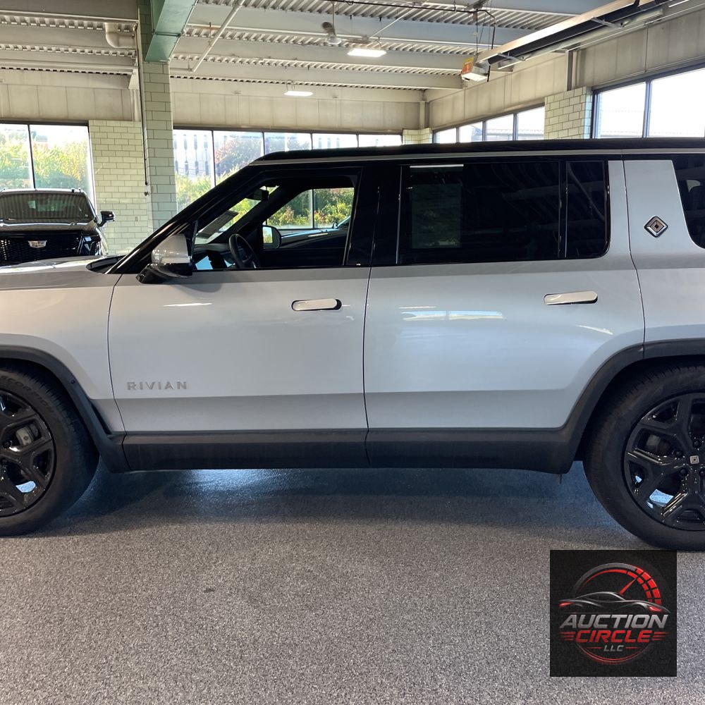 2024 Rivian R1S Adventure Dual-Motor