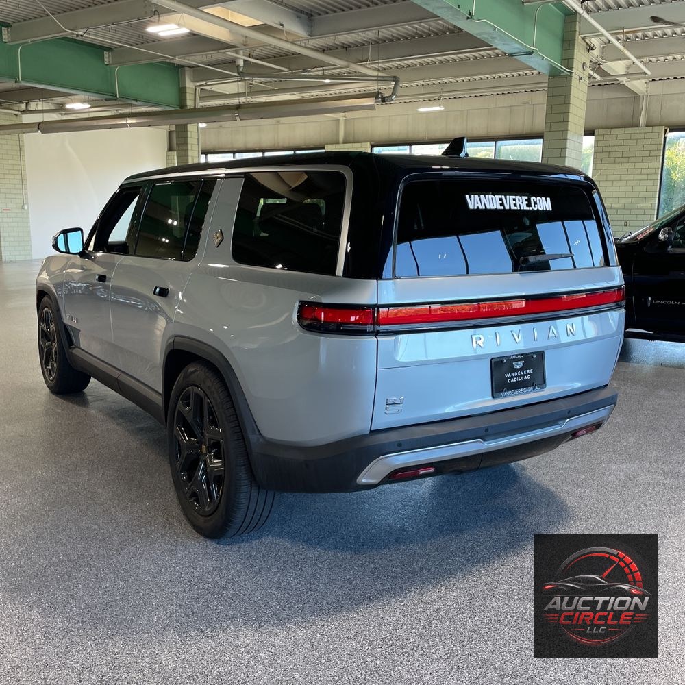 2024 Rivian R1S Adventure Dual-Motor