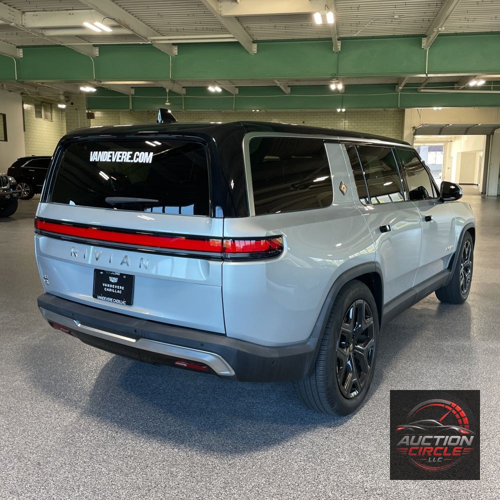 2024 Rivian R1S Adventure Dual-Motor