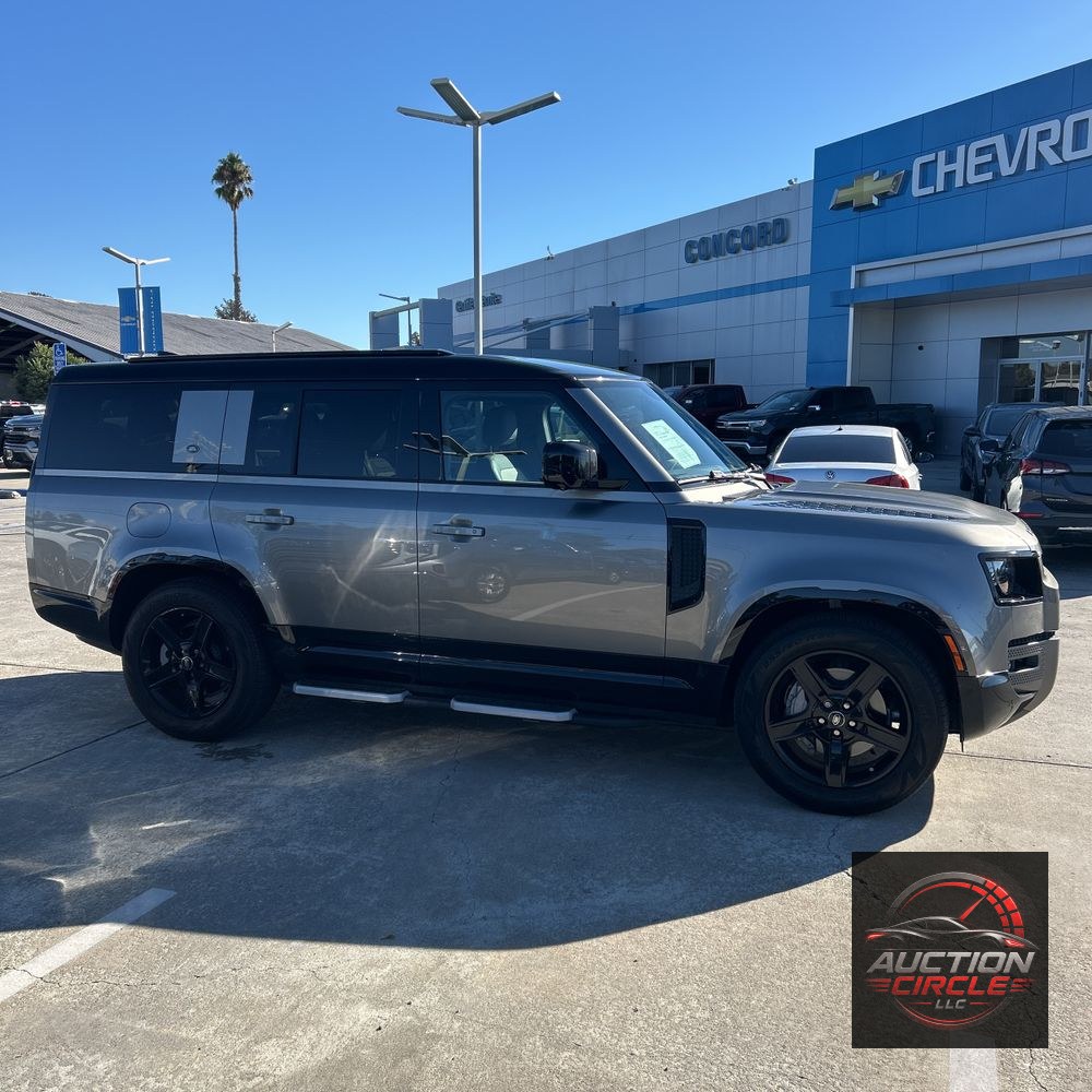 2023 Land Rover Defender 130 X-Dynamic SE