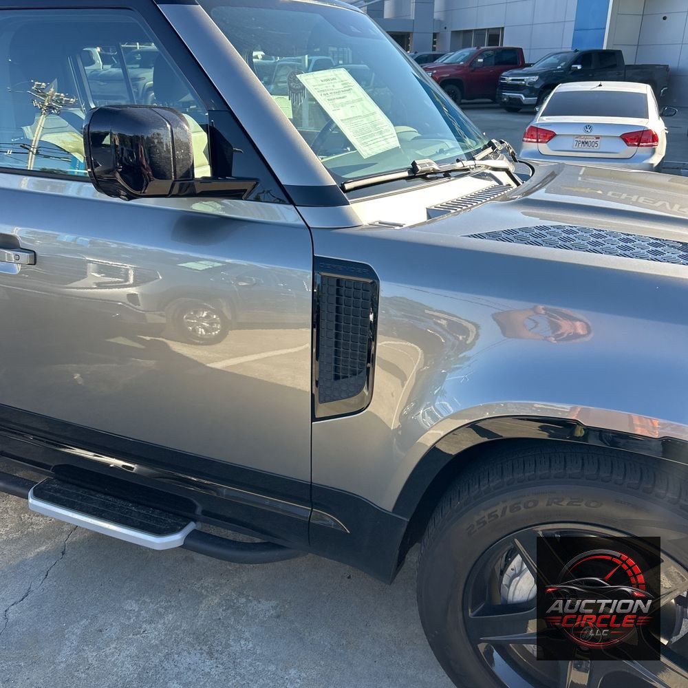2023 Land Rover Defender 130 X-Dynamic SE