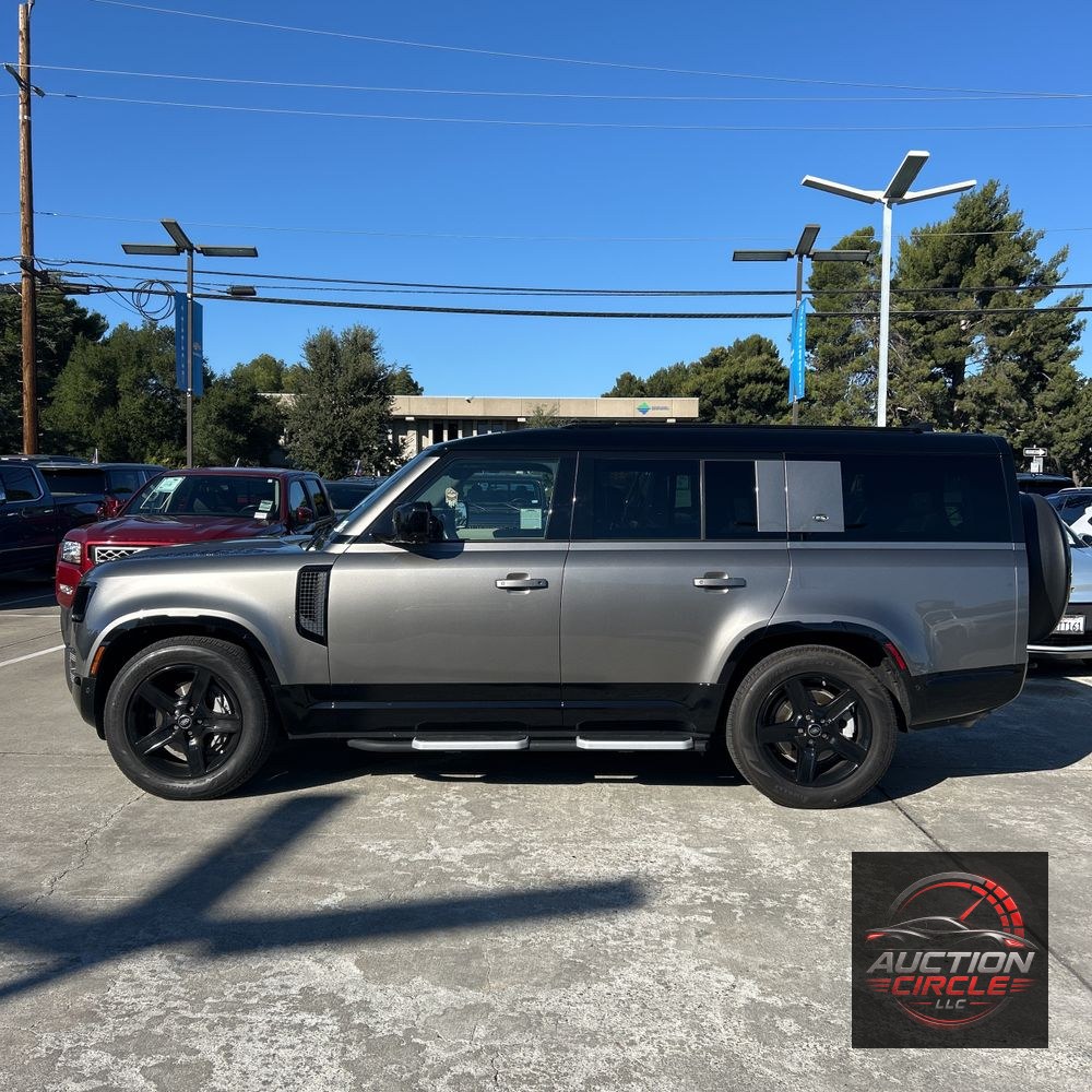 2023 Land Rover Defender 130 X-Dynamic SE