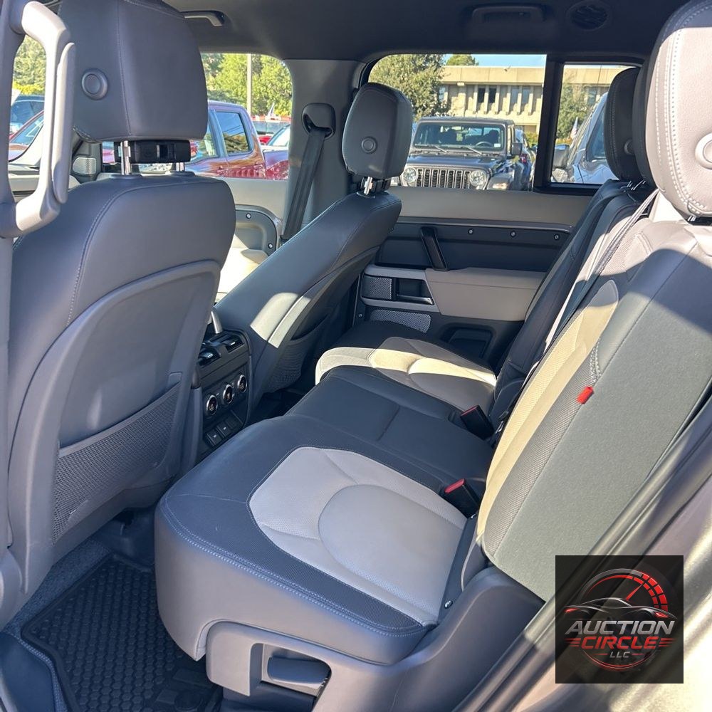 2023 Land Rover Defender 130 X-Dynamic SE