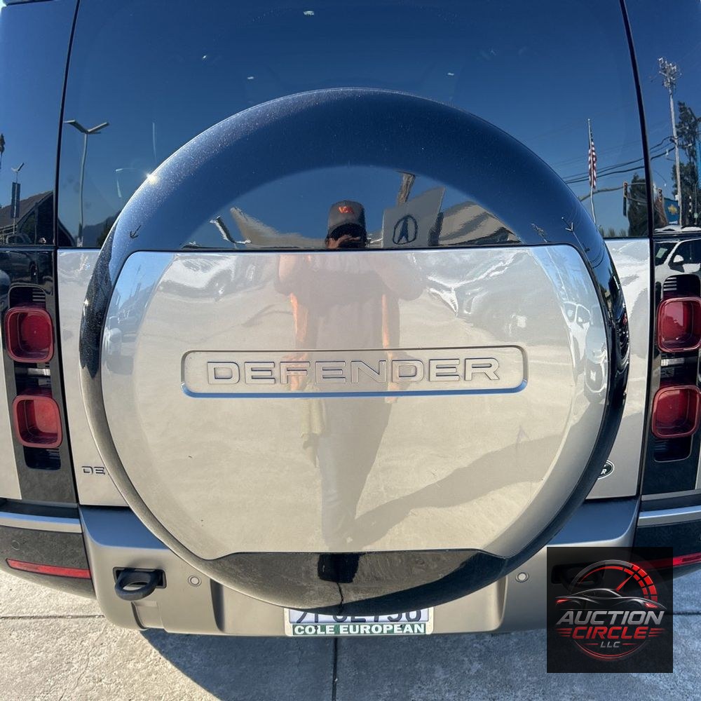 2023 Land Rover Defender 130 X-Dynamic SE