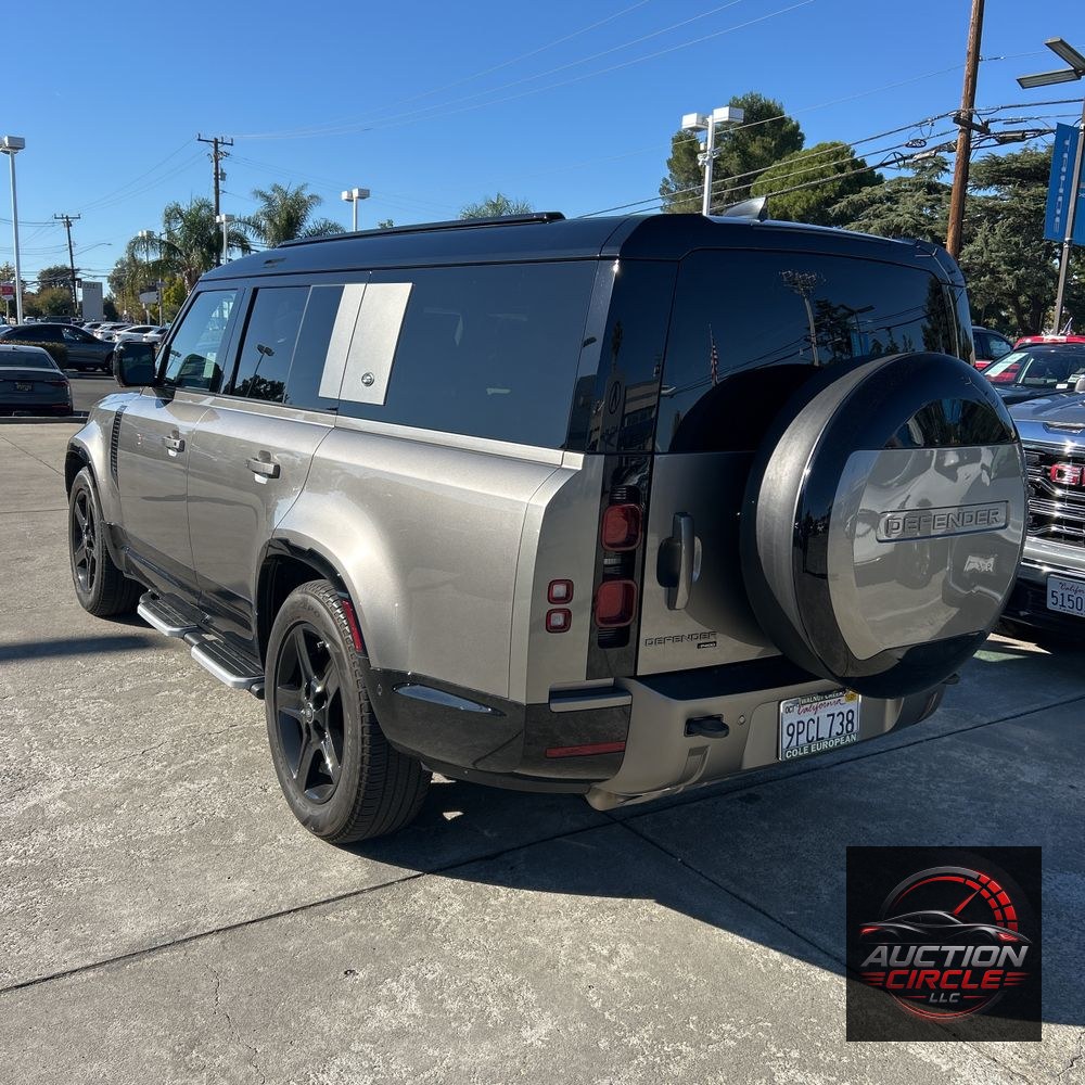 2023 Land Rover Defender 130 X-Dynamic SE