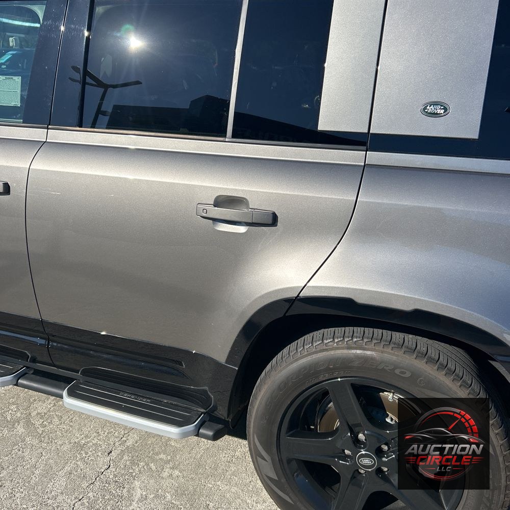 2023 Land Rover Defender 130 X-Dynamic SE