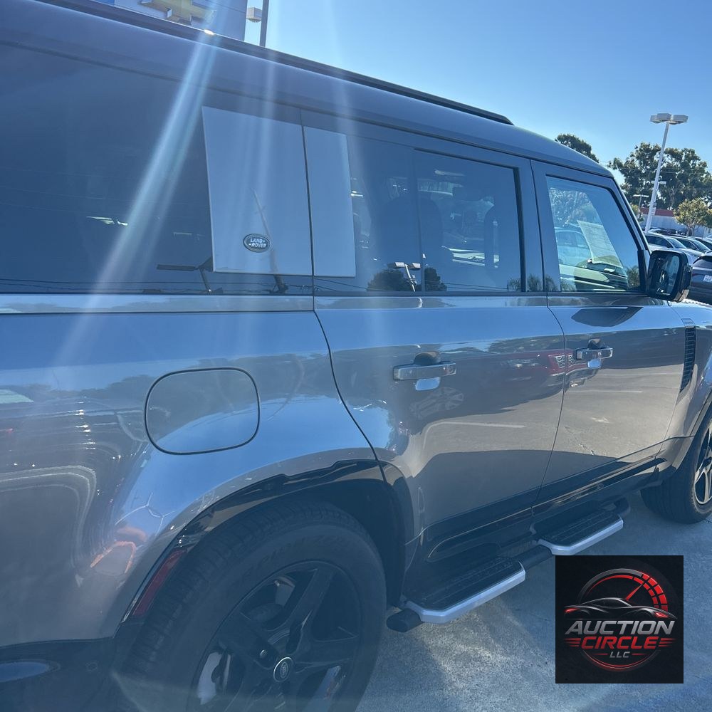 2023 Land Rover Defender 130 X-Dynamic SE