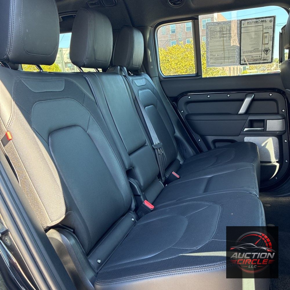 2024 Land Rover Defender 130 X-Dyn SE P400